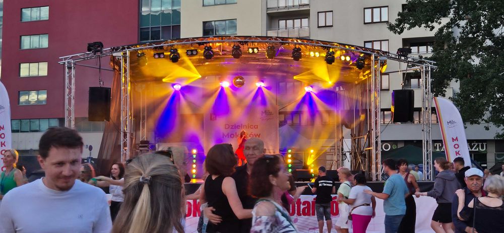 Scena mobilna scena estradowa 8x6m Technika nagłośnienie oświetlenie.