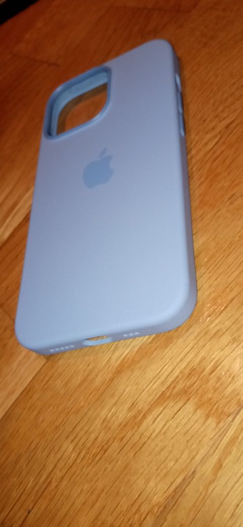 Чохол Silicone Case для iPhone з технологією MagSafe.