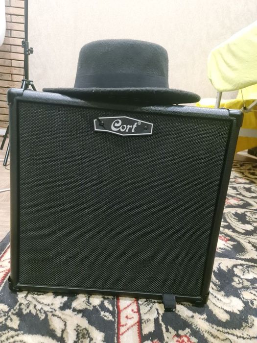 Комбоусилитель Cort CM40B для бас гитары