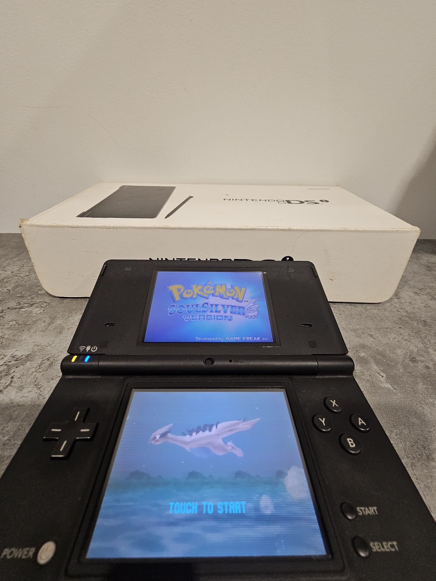 Nintendo DSi com caixa como nova