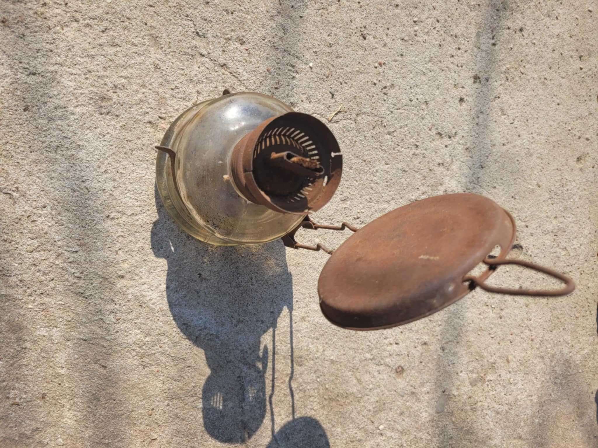 Lampa naftowa z lusterkiem