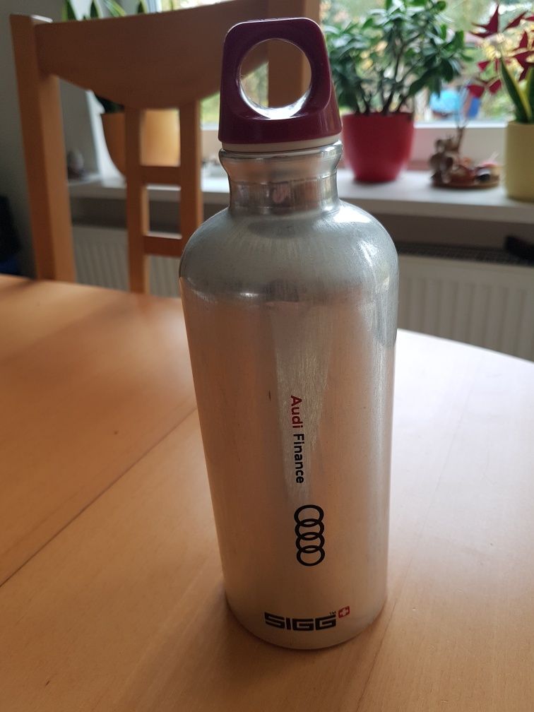 Butelka SIGG traveller 0.6 alu z logo audii