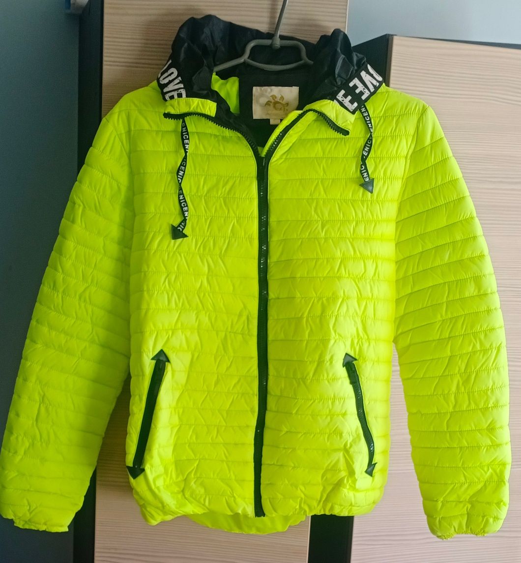 Продается шикарная куртка, електрик р.XL