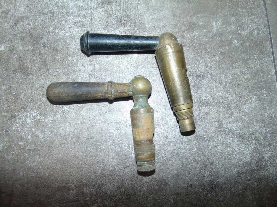 Przedwojenny mosiężny zawór,szpunt do beczka,kega,cena za 1 sztukę