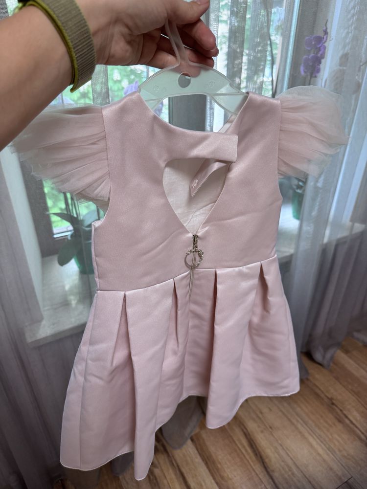Нарядное платье на девочку 3-5лет 110 suzie