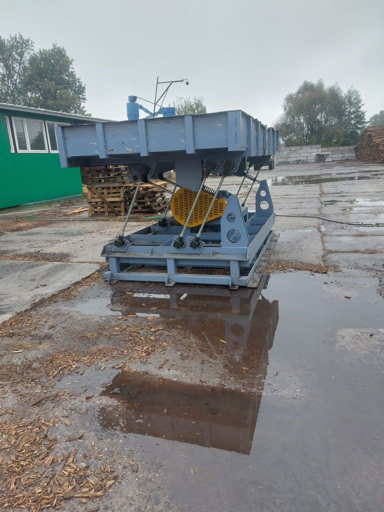 Podajnik wibracyjny poprzeczny 4x4 m