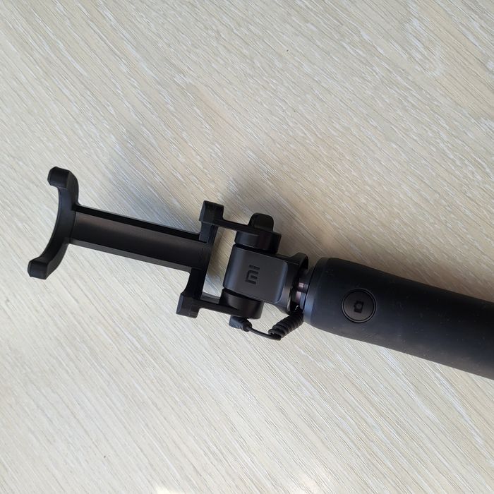 Монопод (селфі палка) для смартфонів Xiaomi Mi Selfie Stick з кабелем