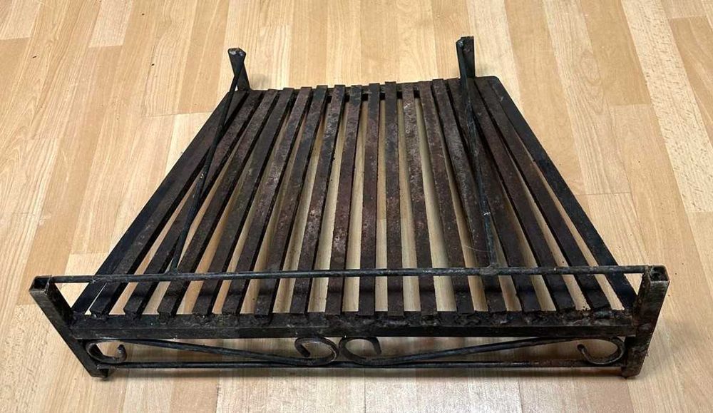 Grade de lareira em ferro maciço, Burra antiga