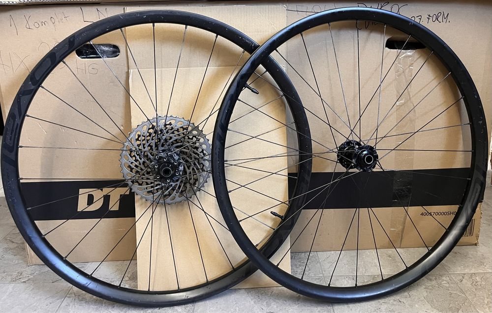 Kola Specialized Carbon rovale traverse 29  dt swiss 622x 30 mtb koła