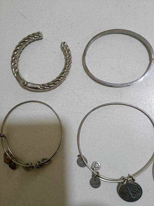 Lote 8 pulseiras de senhora