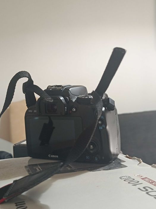 Máquina fotográfica Canon 100d com lente Canon 10 - 18 mm