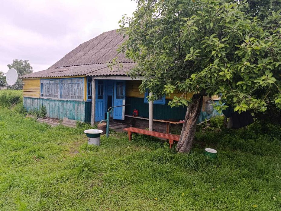 Продам  старий будинок біля озера