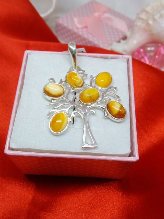 Piękny srebrny wisiorek z bursztynem  Drzewo, srebro 925