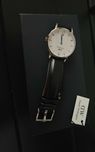 Zegarek daniel wellington z datownikiem i dodatkowym paskiem