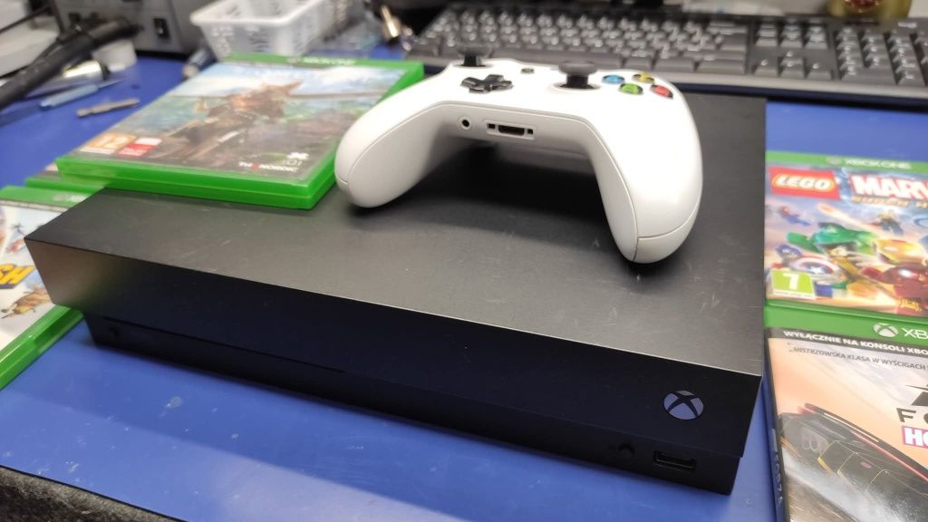 XBOX ONE X 1TB + Pad z analogami hall!