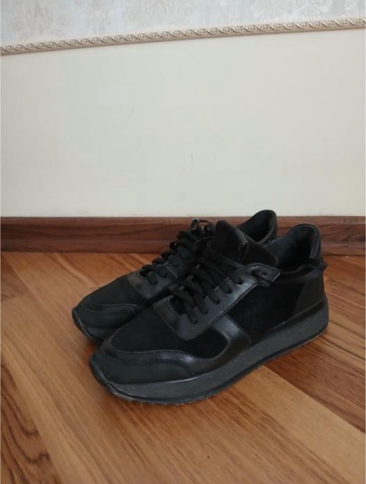 Шкіряні жіночі кросівки