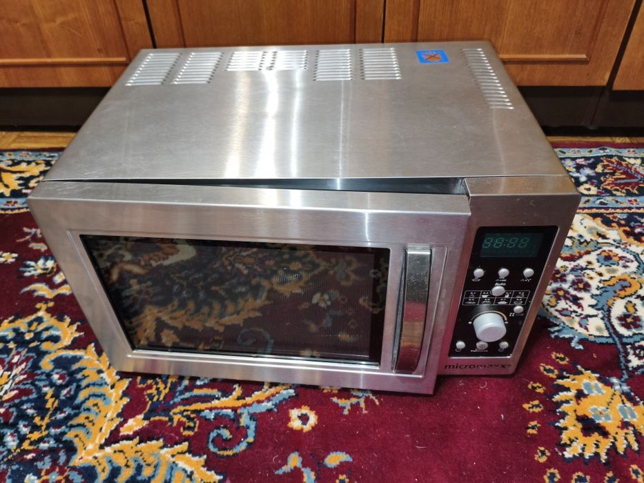Німецька  мікрохвильова-духовка з грилем (3 в 1) Micromaxx MM2854