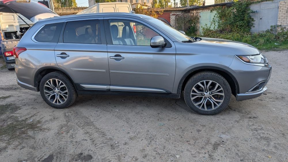 Mitsubishi Outlander 3