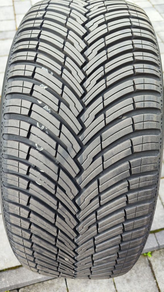 Opony wielosezonowe 245/40 r19 Pirelli kpl.