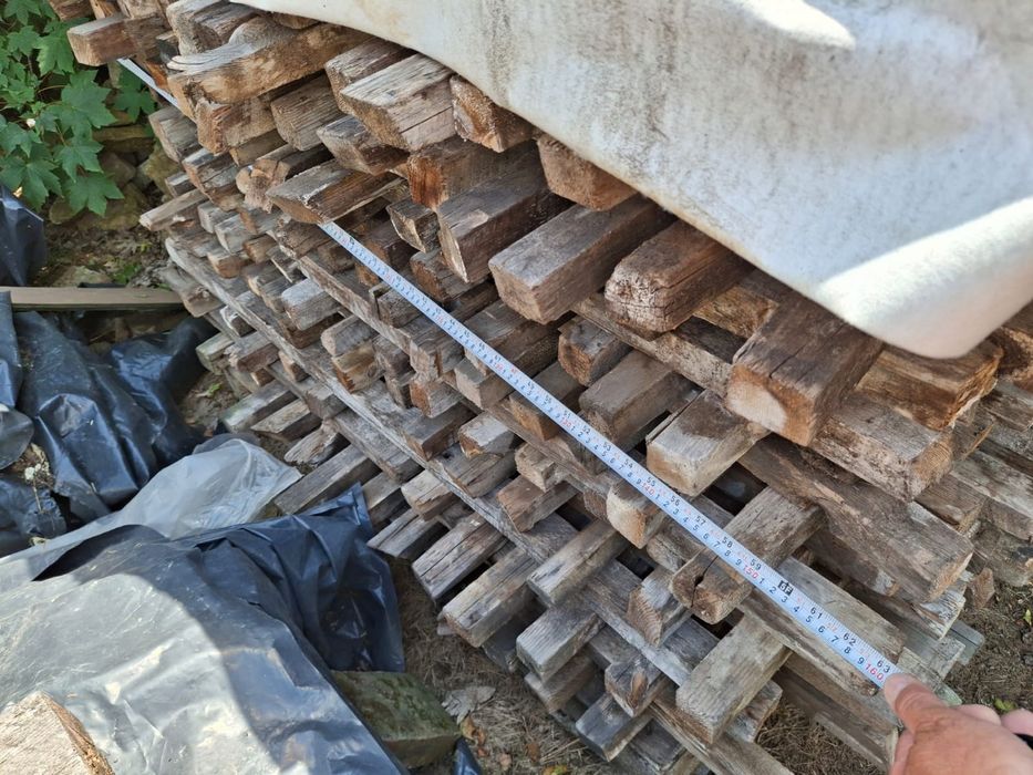 Drewno rozbiórkowe z dachu dwuspadowego