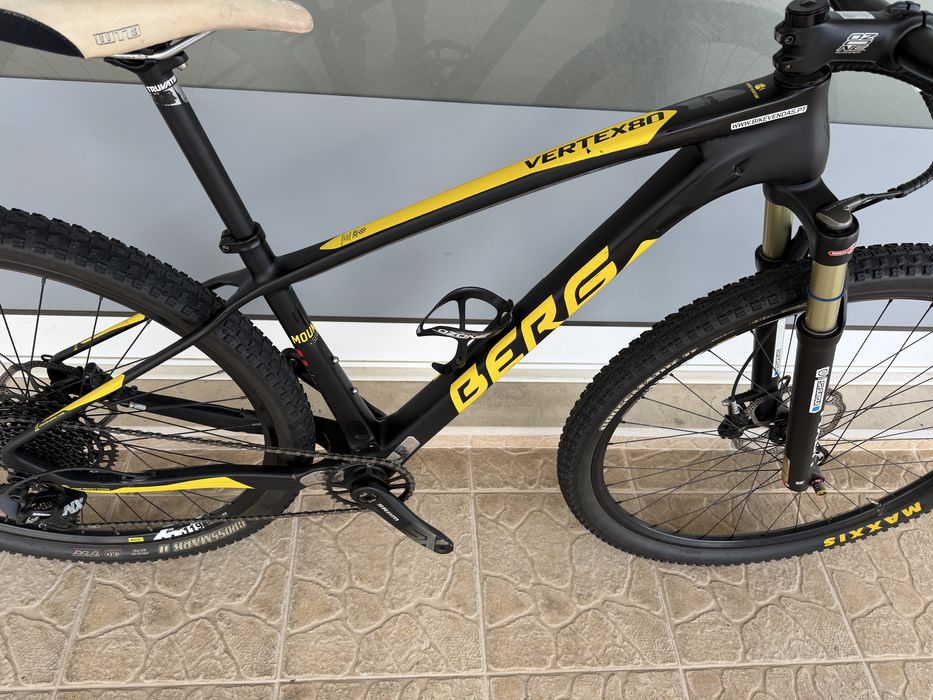 Bicicleta de BTT roda 29 - carbono
