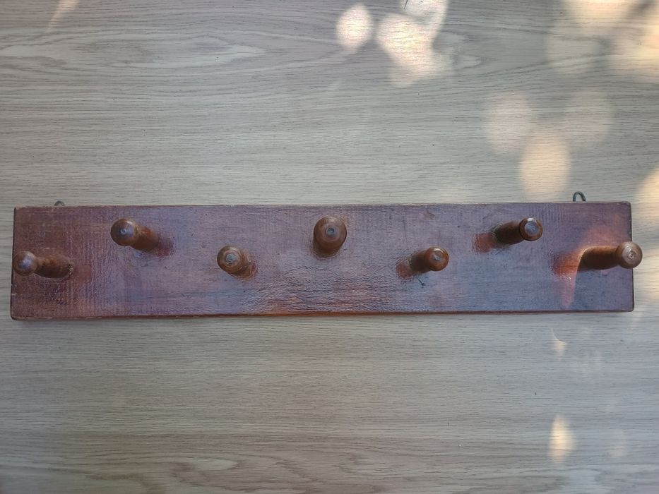 Старовинний вішак з дерева