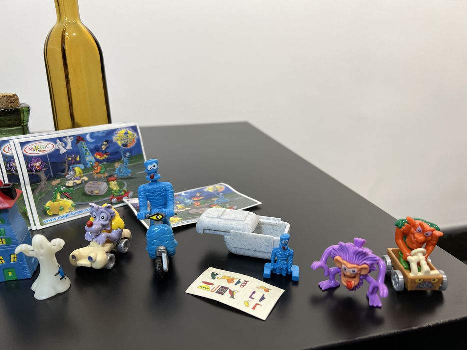 Отель монстров готель монстрів кіндер іграшки колекція