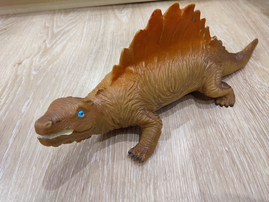 Резиновая игрушка динозавр