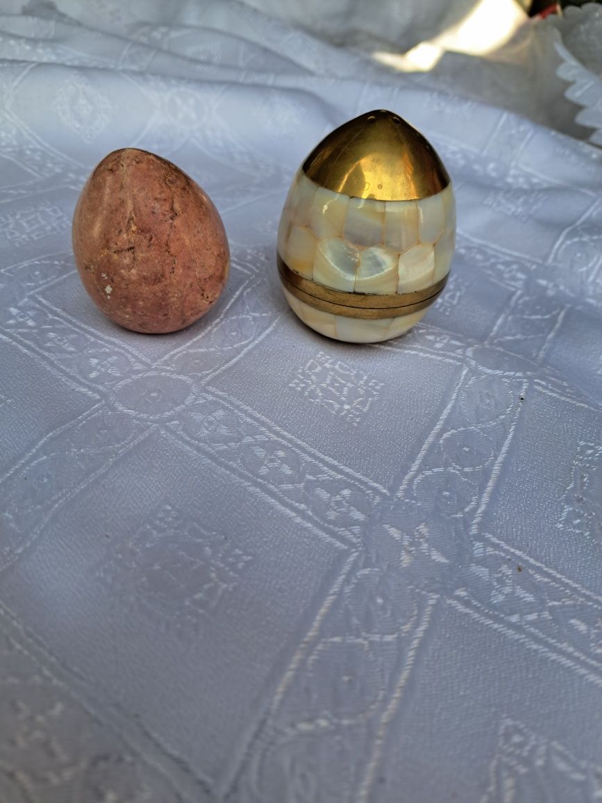 Jajka z kamienia solniczka pieprzniczka