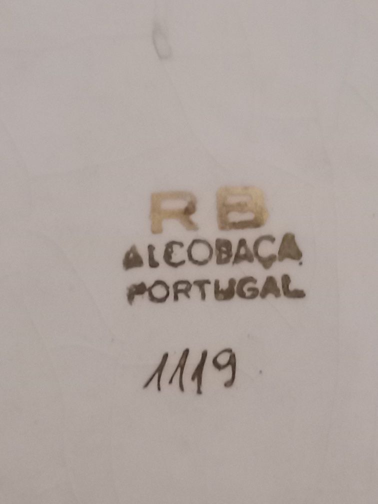 Prato antigo pintado a mão por Raul da Bernarda de Alcobaça, assinado