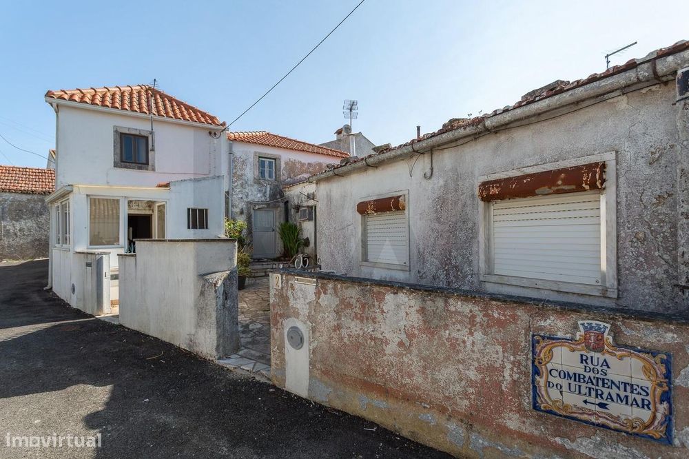Oportunidade Única em Alvarinhos – Moradia para Recuperação Total com