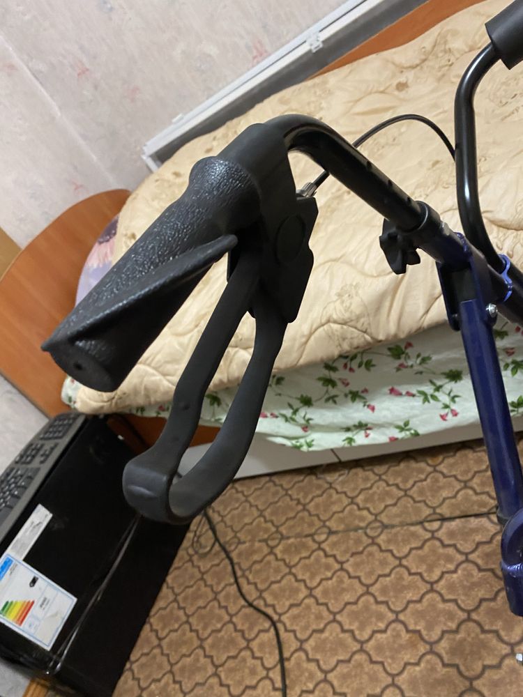 Ходунки-роллер (коляска) для людей  с инвалиднностью/пожилых