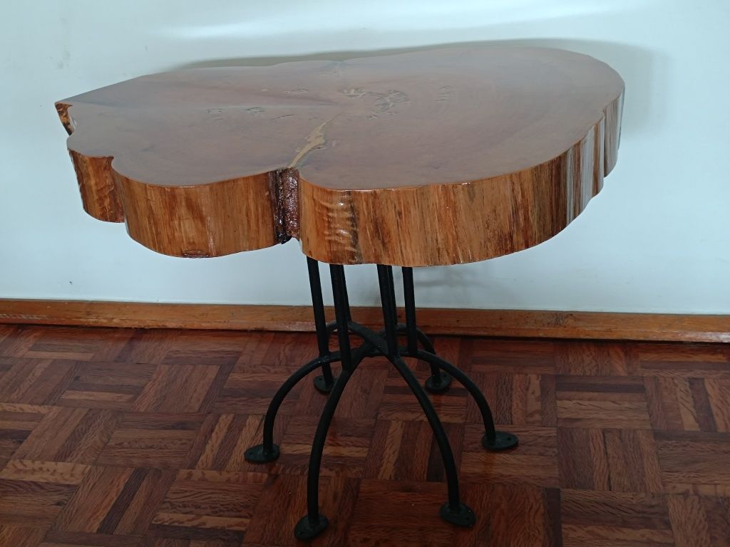 Mesa rústica pequena - Coffee Table