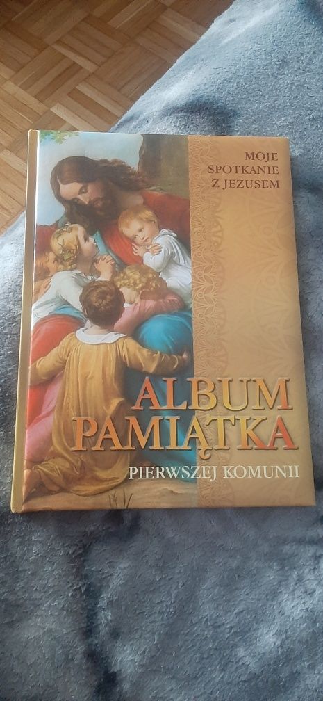 Album pamiątka pierwszej komunii