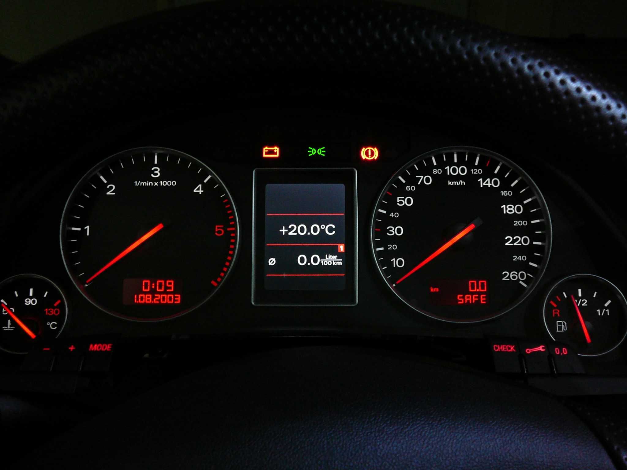 AUDI A4 8E B6 E B7 Quadrante Lcd Cores