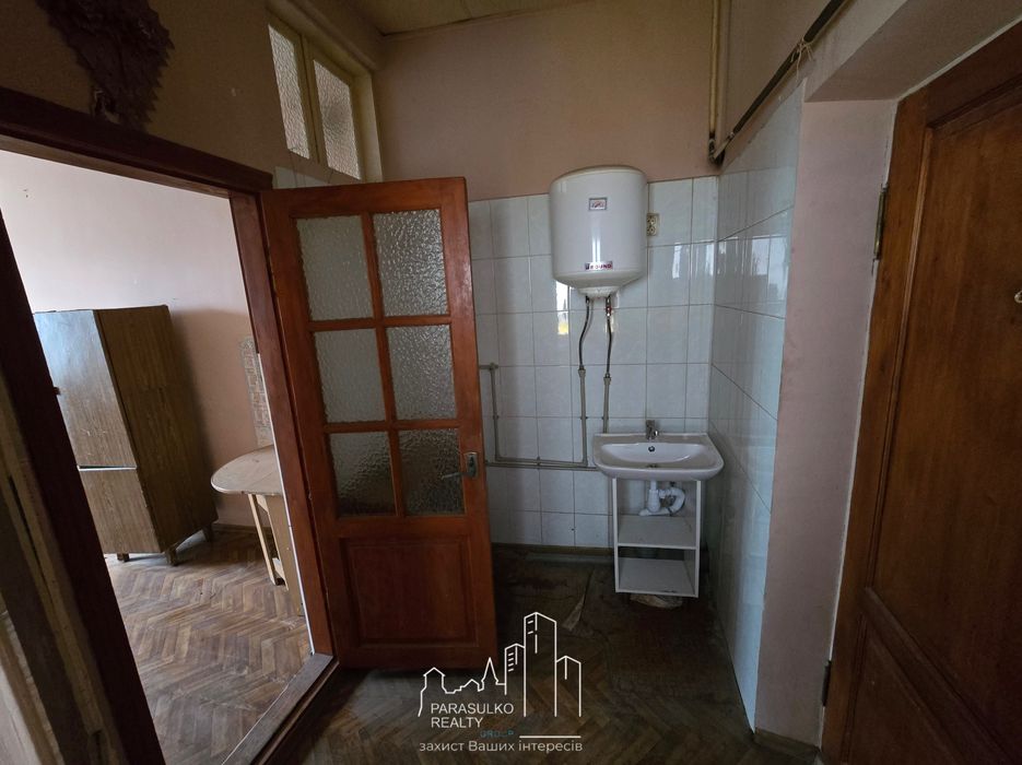 Продам компактну 1-кімнатну квартиру в самісінькому центрі міста!