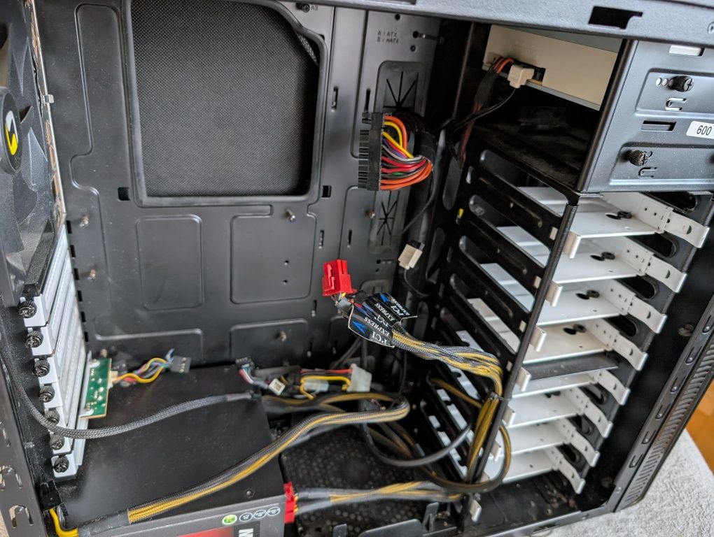Obudowa wyciszona Fractal design define R2 + zasilacz OCZ 700 watów