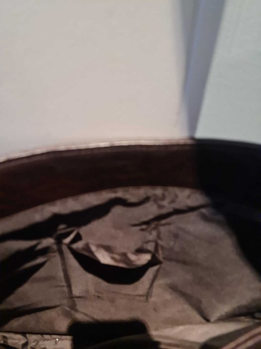 Mala unissexo, castanha em pele