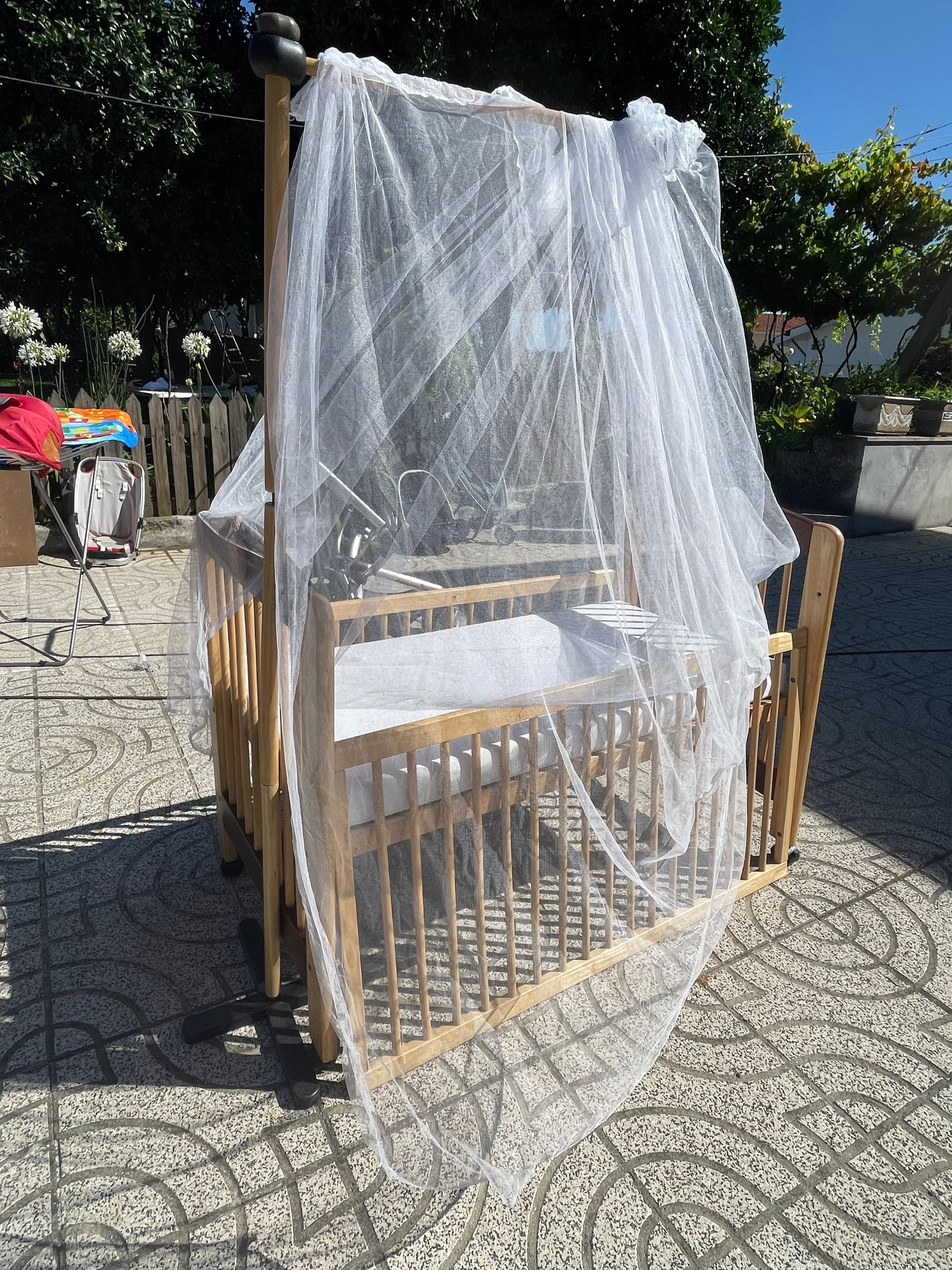 Cama/ berço madeira de criança com colchão