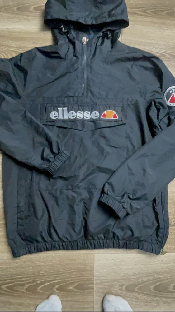 Легка вітровка ellesse M