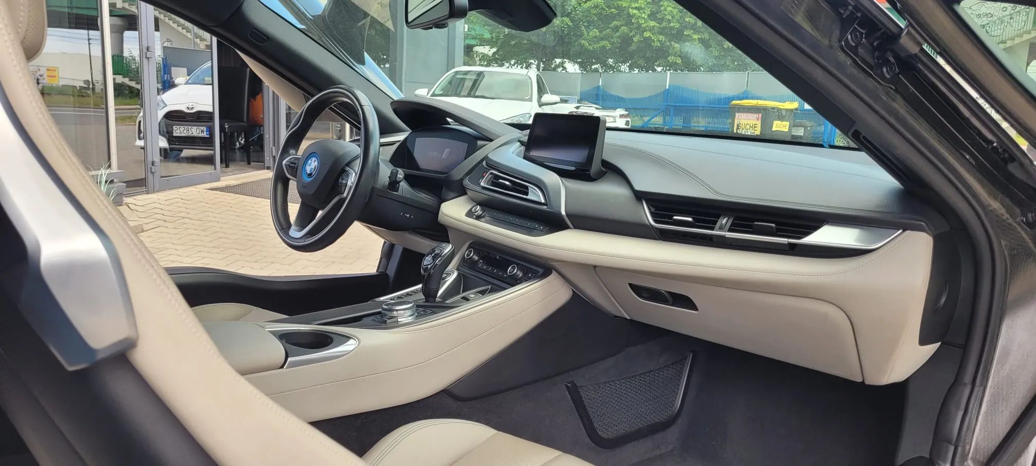 BMW i8 BMW i8 stan bardzo dobry , możliwa zamiana na BMW 4 model G22 G82