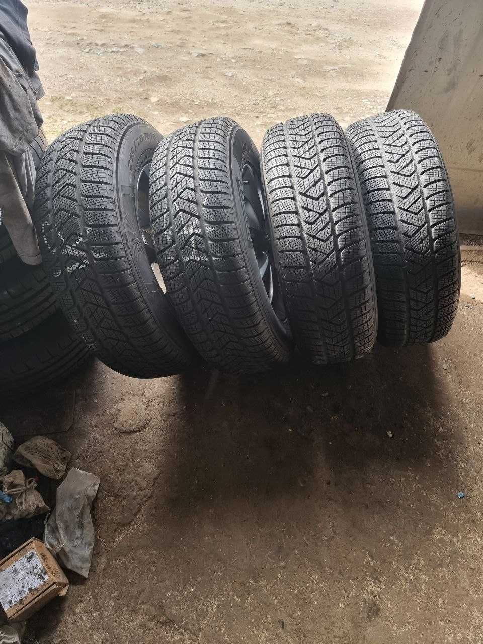 Шини комплект Pirelli 215/70 R16. Зима