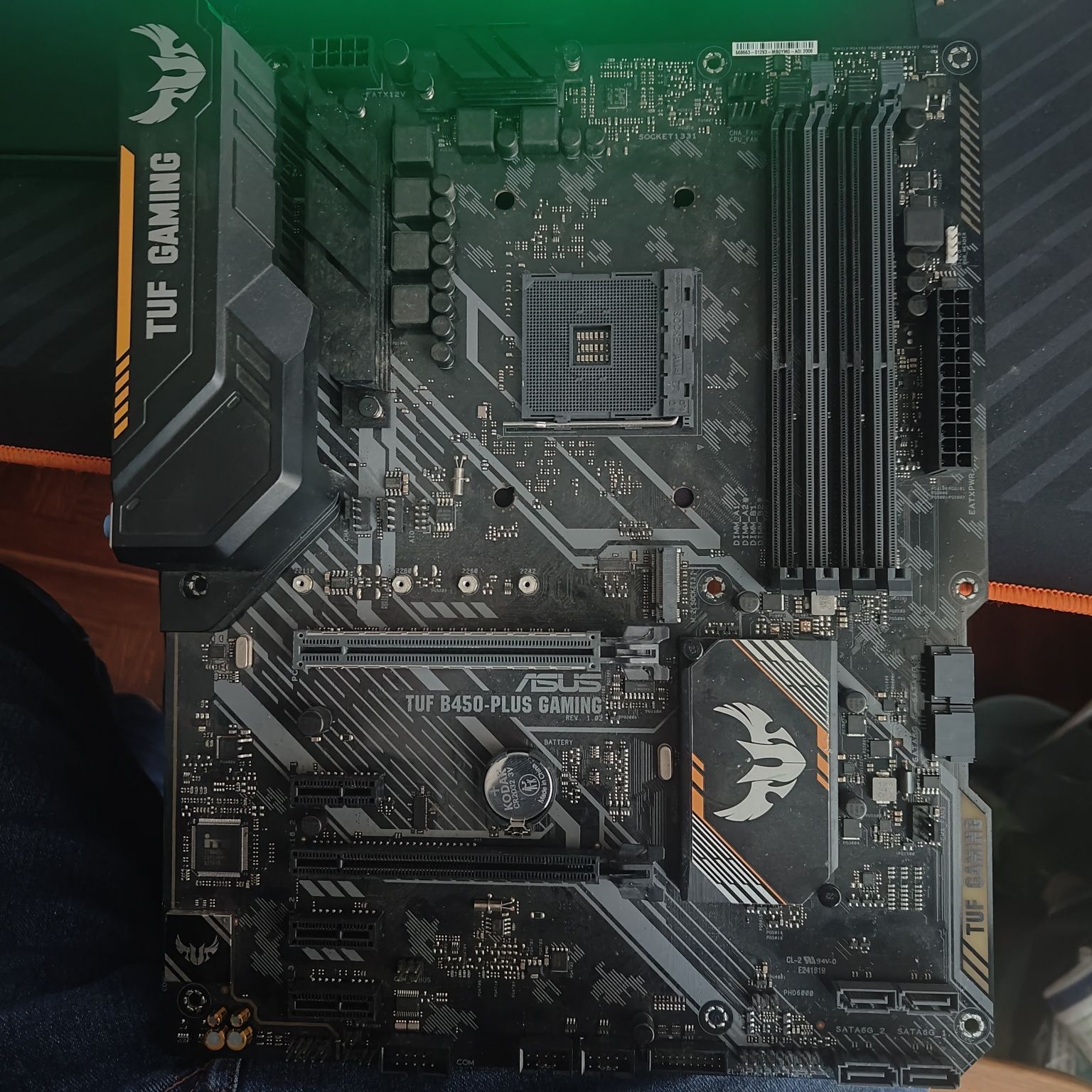 B450-plus gaming, usada mas funcional.