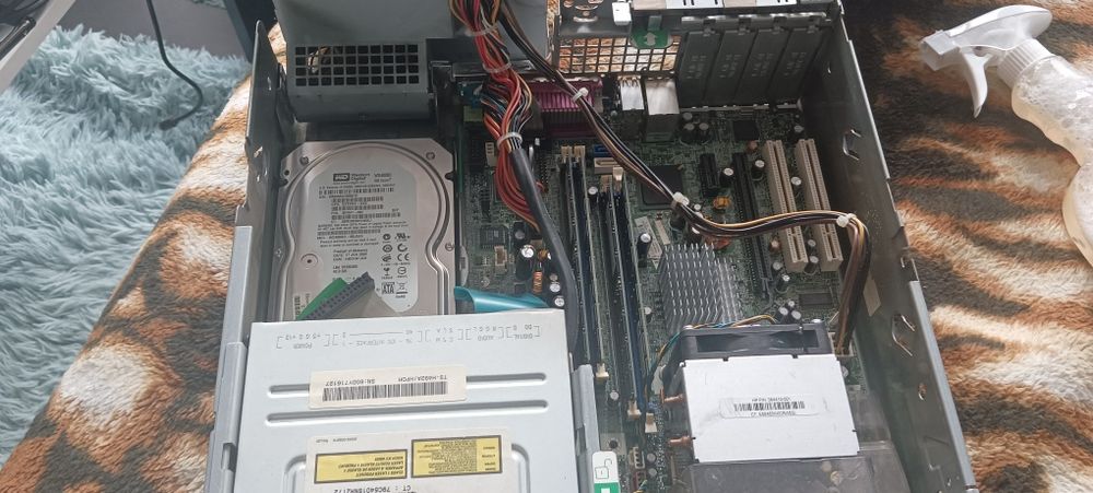 Komputer HP compaq dc7100sff Pentium 4 2gb tak, dysk 40g. Windows xp