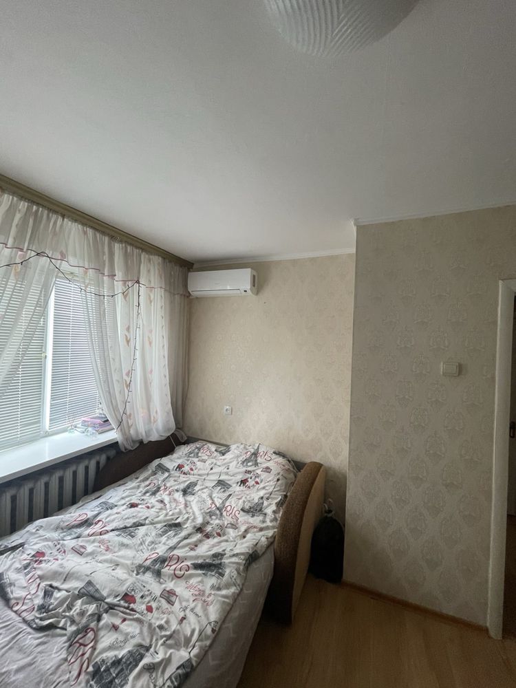Продаж 1 кімнатноі Гостинки р-н 3 школи вул. Глибоцька