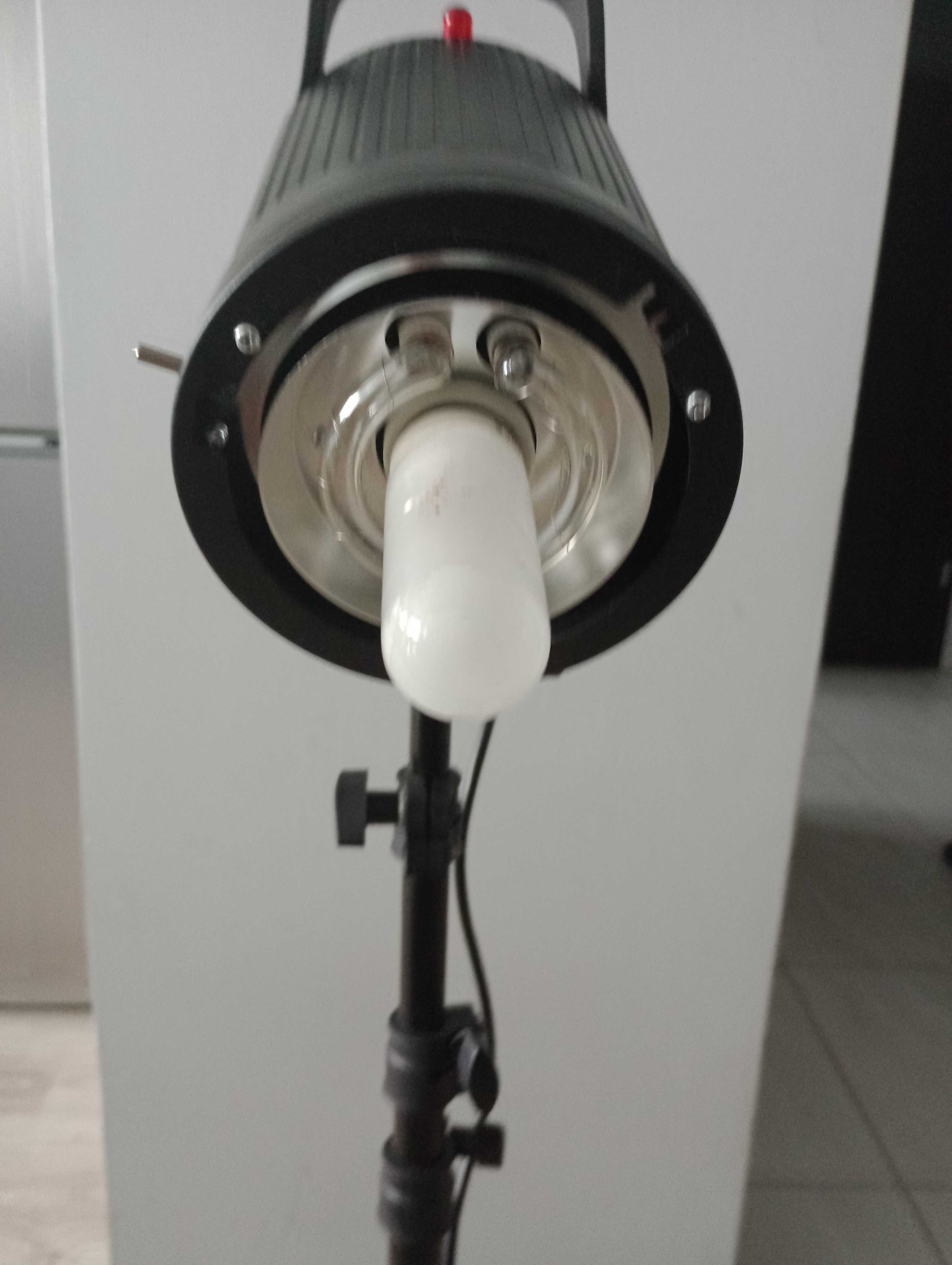 Lampa studyjna Godox sk300