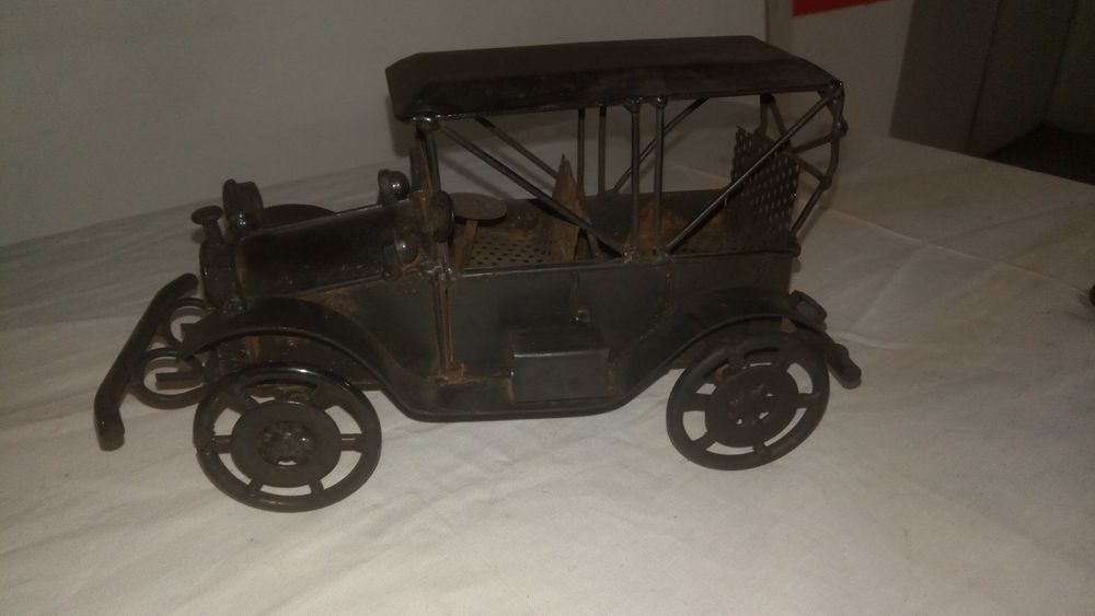 Rolls Royce modelo antigo feito a mão