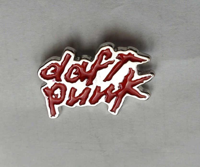 metalowa przypinka Daft Punk
