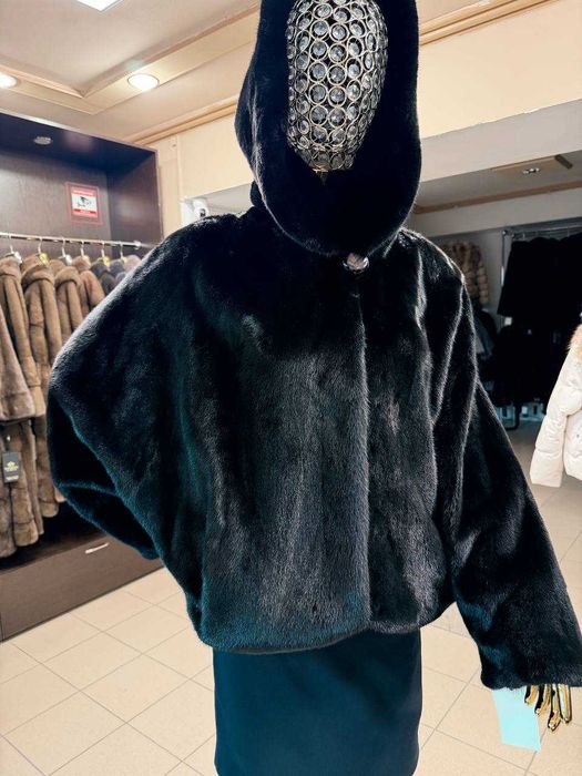 Naturalna norka z kapturem. Nowa.