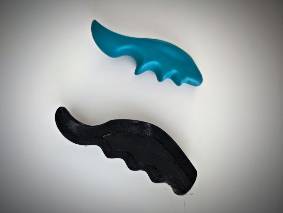 Przyrząd do masażu odciążający kciuk